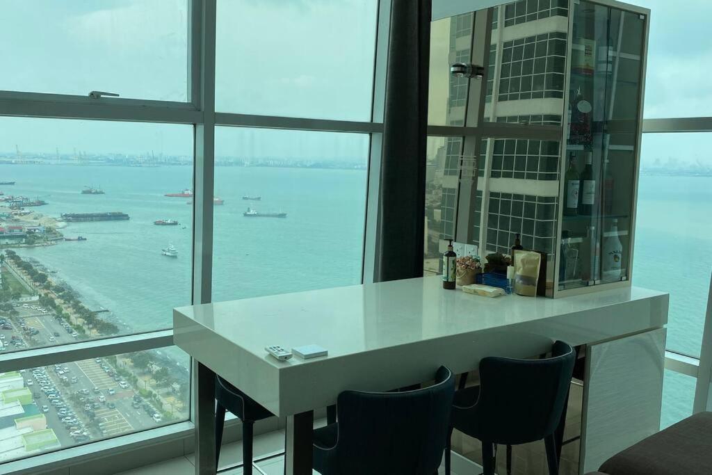 The Maritime Suite @ Panoramic Duplex 海景の家 Jelutong Екстериор снимка